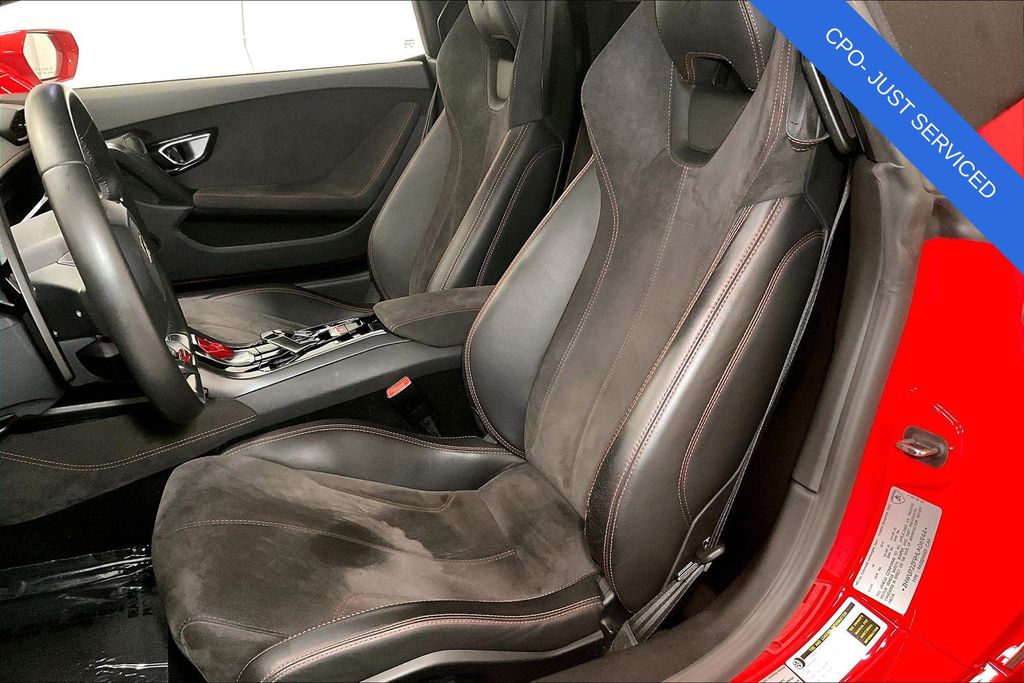 2017 Lamborghini Huracan LP580-2S photo 3