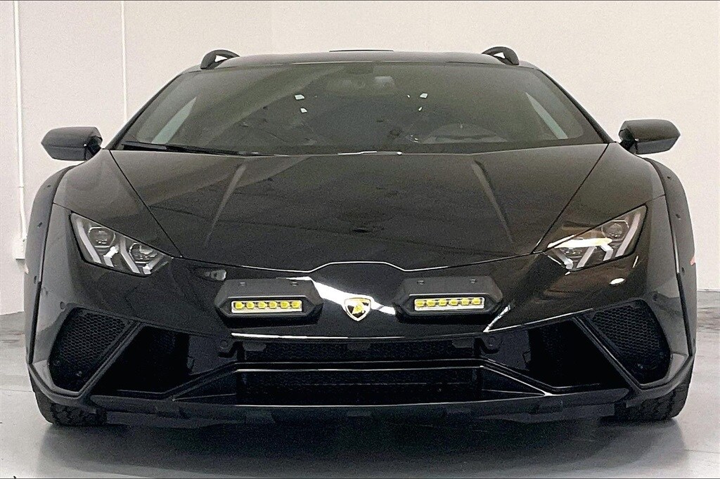 2024 Lamborghini Huracan Sterrato Base photo 2