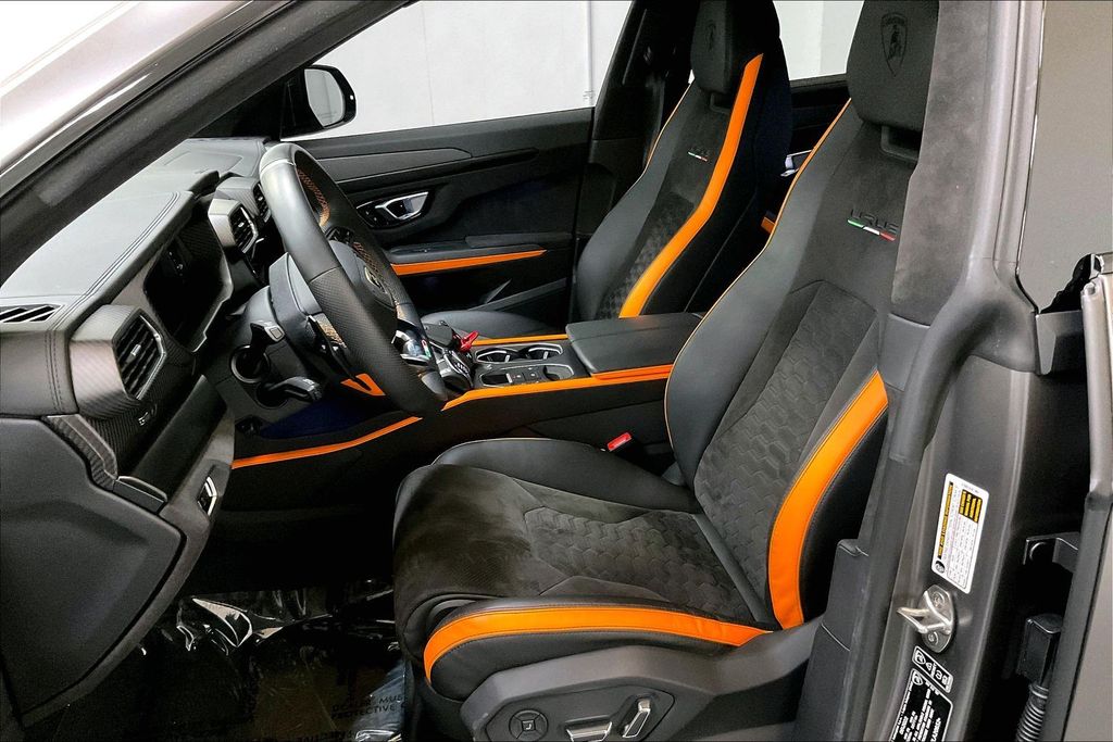 2022 Lamborghini Urus Graphite Capsule photo 3