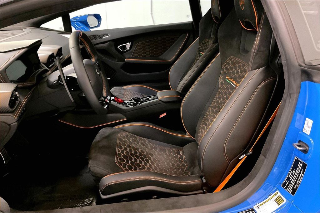 2023 Lamborghini Huracan Tecnica Base photo 3