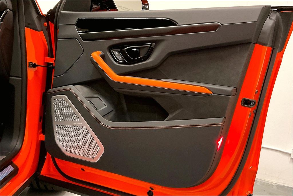 2025 Lamborghini Urus SE - Photo 33