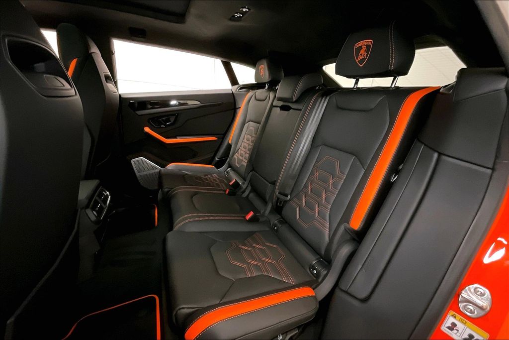 2025 Lamborghini Urus SE - Photo 25