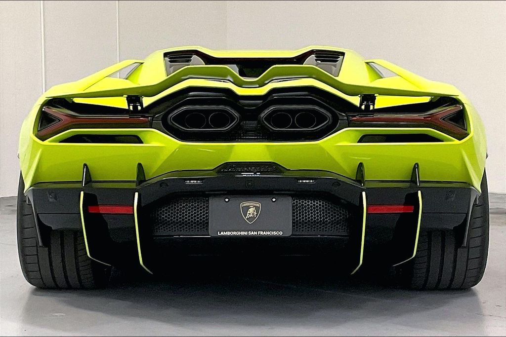 2025 Lamborghini Revuelto Base photo 4