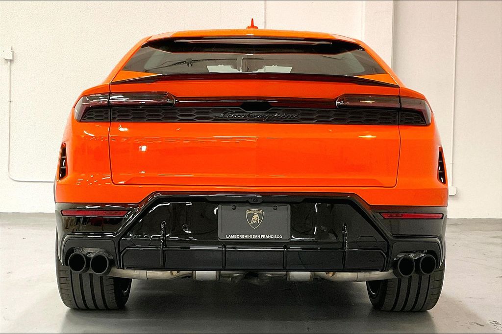 2025 Lamborghini Urus SE photo 4