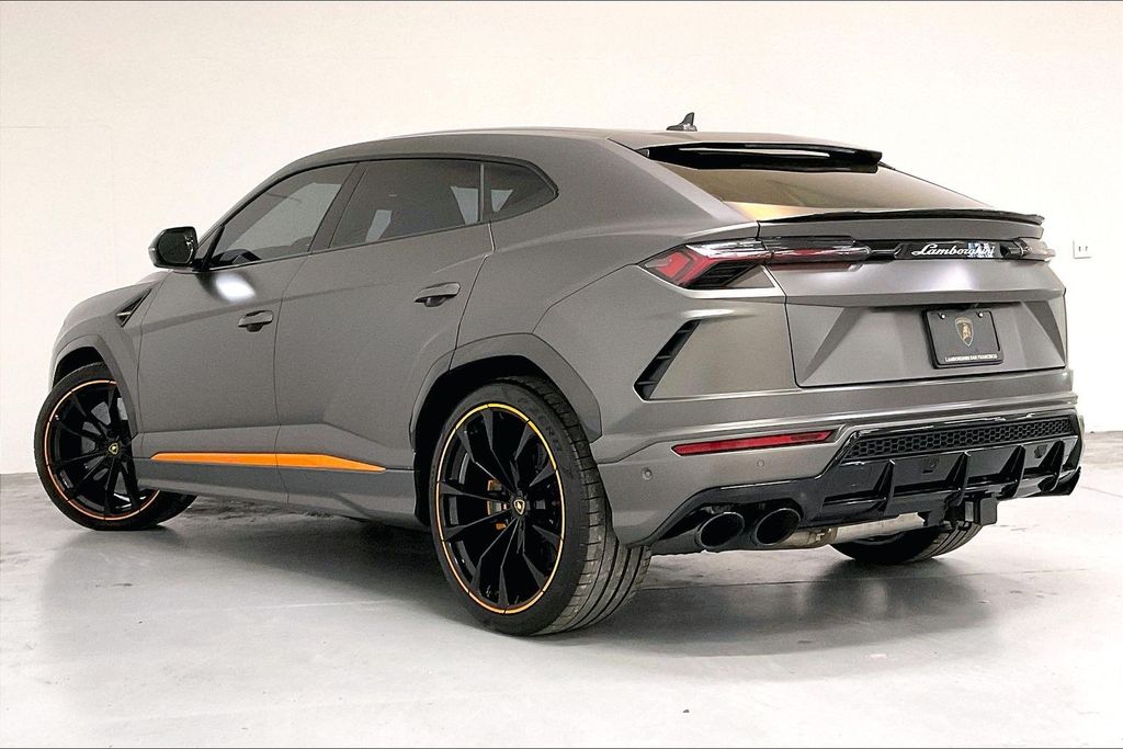 2022 Lamborghini Urus Graphite Capsule photo 5