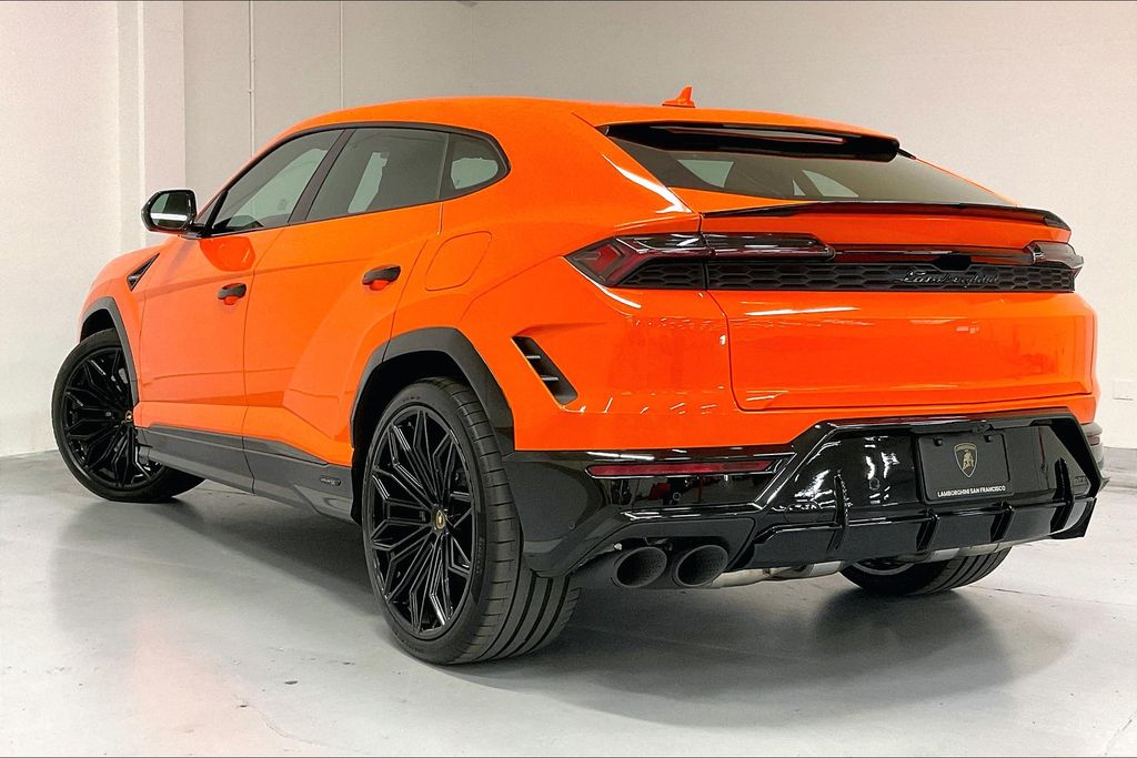 2025 Lamborghini Urus SE photo 5