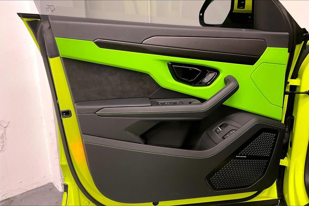 2024 Lamborghini Urus S - Photo 19