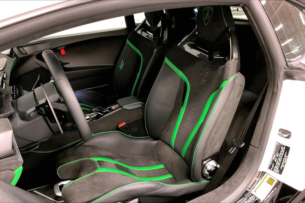 2023 Lamborghini Huracan Tecnica 60th Anniversary Edition photo 3