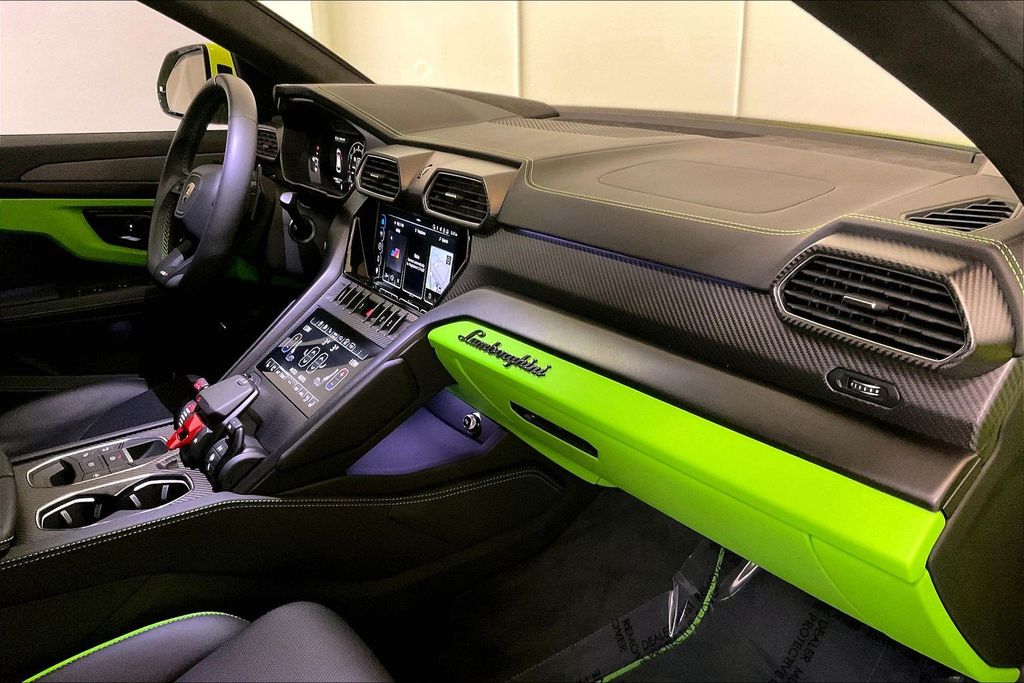 2024 Lamborghini Urus S - Photo 13