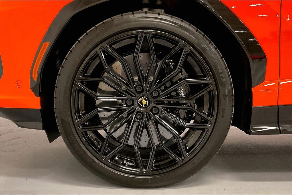 2025 Lamborghini Urus SE - Photo 17