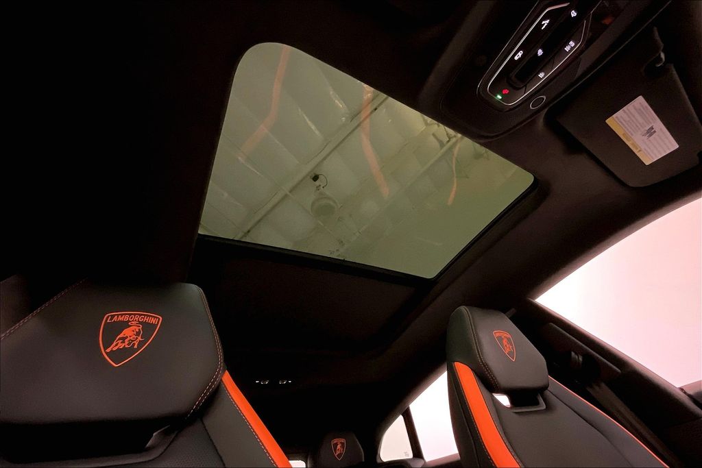 2025 Lamborghini Urus SE - Photo 20