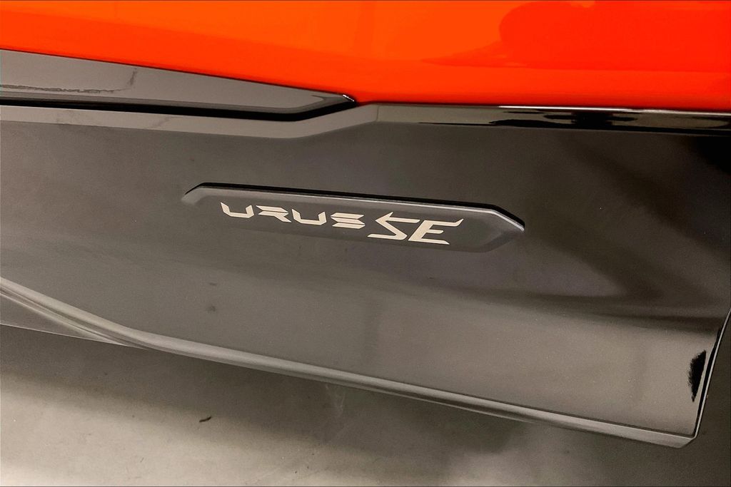 2025 Lamborghini Urus SE - Photo 18