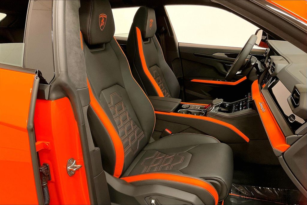 2025 Lamborghini Urus SE - Photo 14