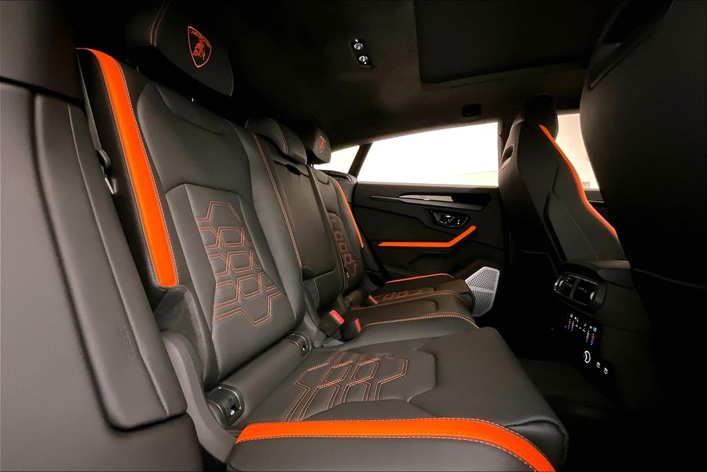 2025 Lamborghini Urus SE - Photo 32