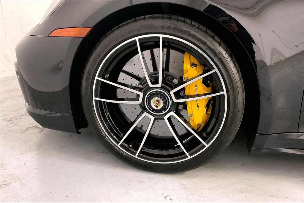 2021 Porsche 911 Turbo S - Photo 17