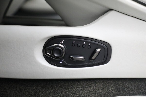 2025 Aston Martin DB12 Base - Photo 30