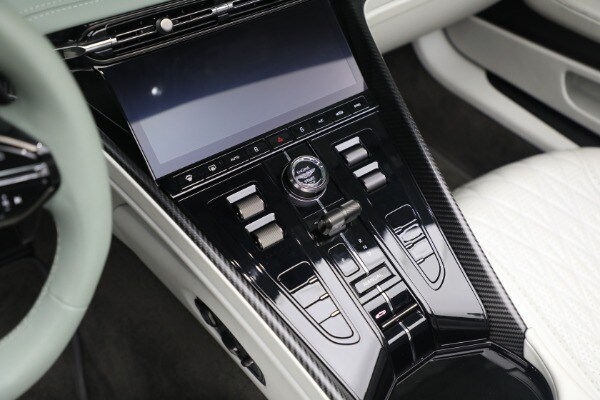 2025 Aston Martin DB12 Base - Photo 32