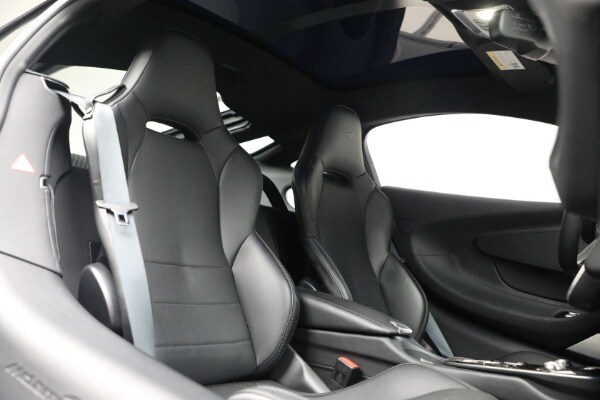 2022 McLaren GT Base - Photo 24