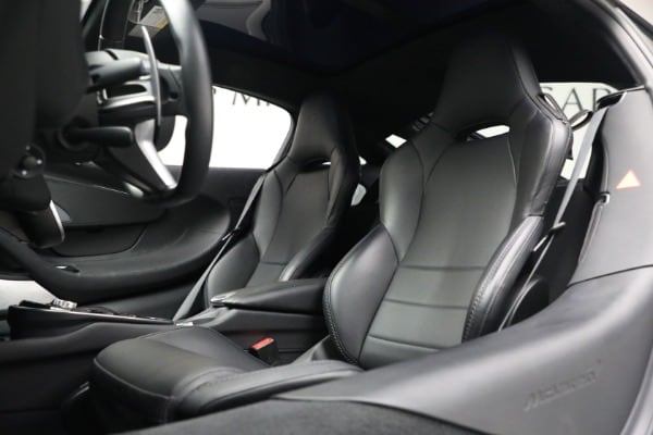 2022 McLaren GT Base - Photo 21