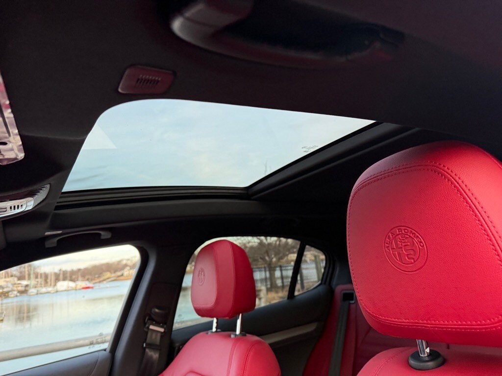 2024 Alfa Romeo Stelvio Veloce - Photo 23