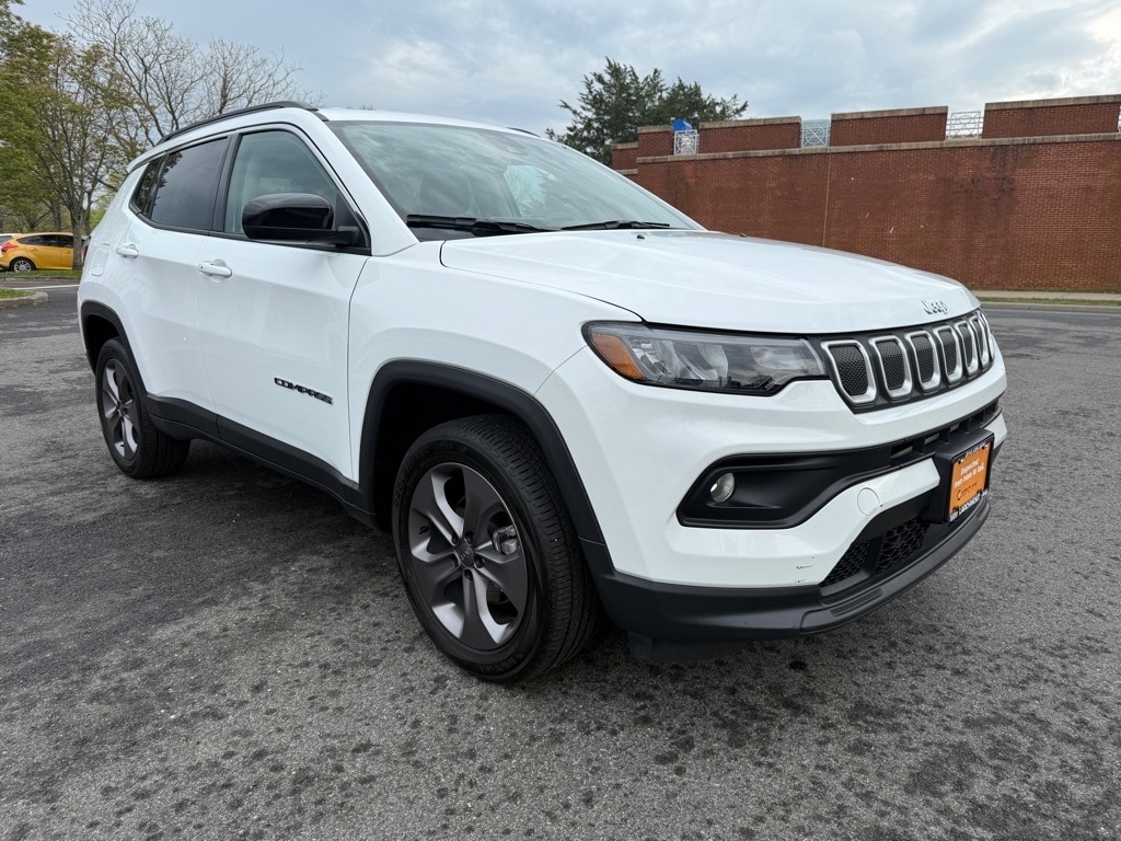 Used 2022 Jeep Compass Latitude Lux with VIN 3C4NJDFB9NT129271 for sale in Larchmont, NY