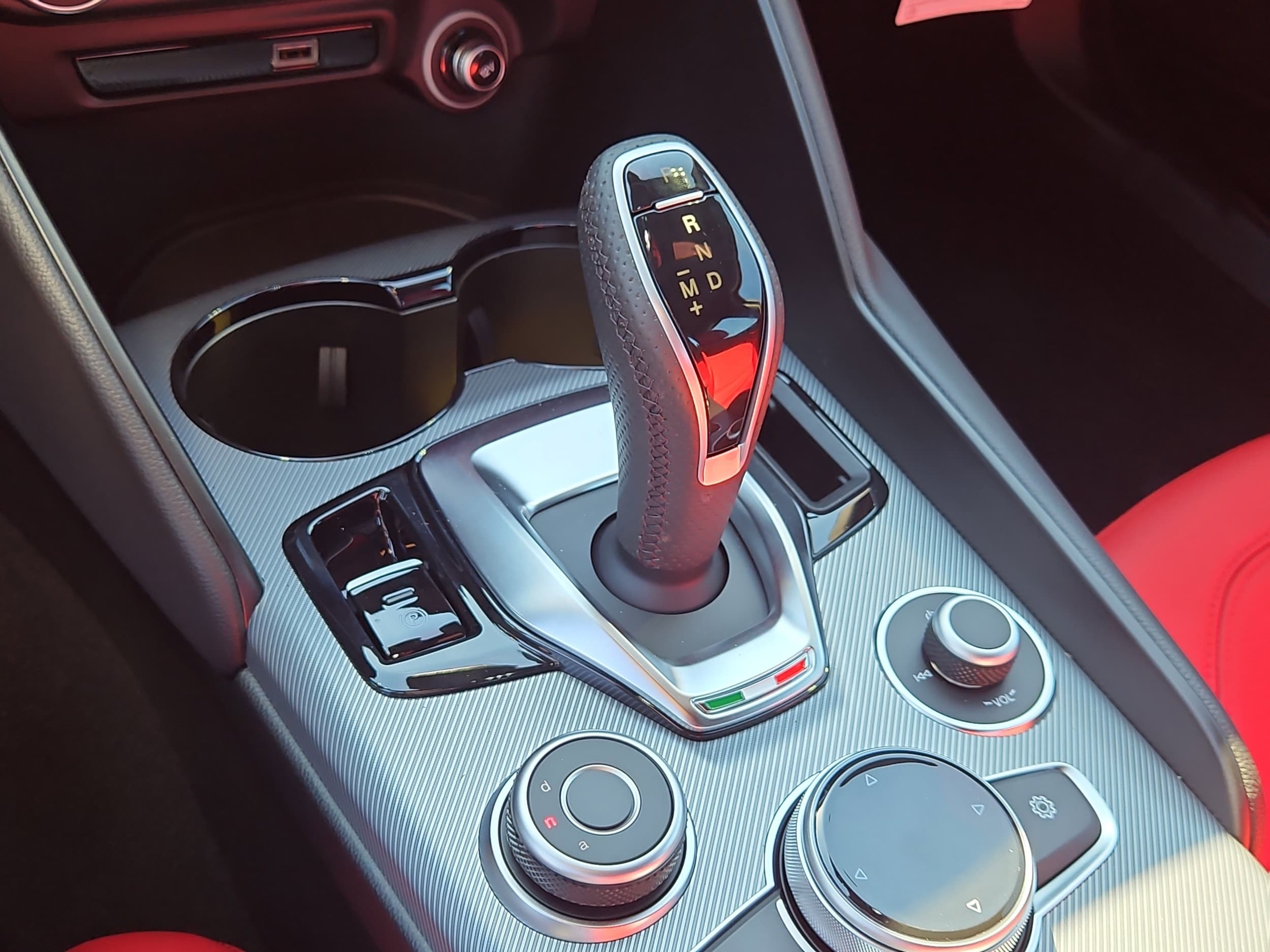 2025 Alfa Romeo Giulia Base - Photo 15
