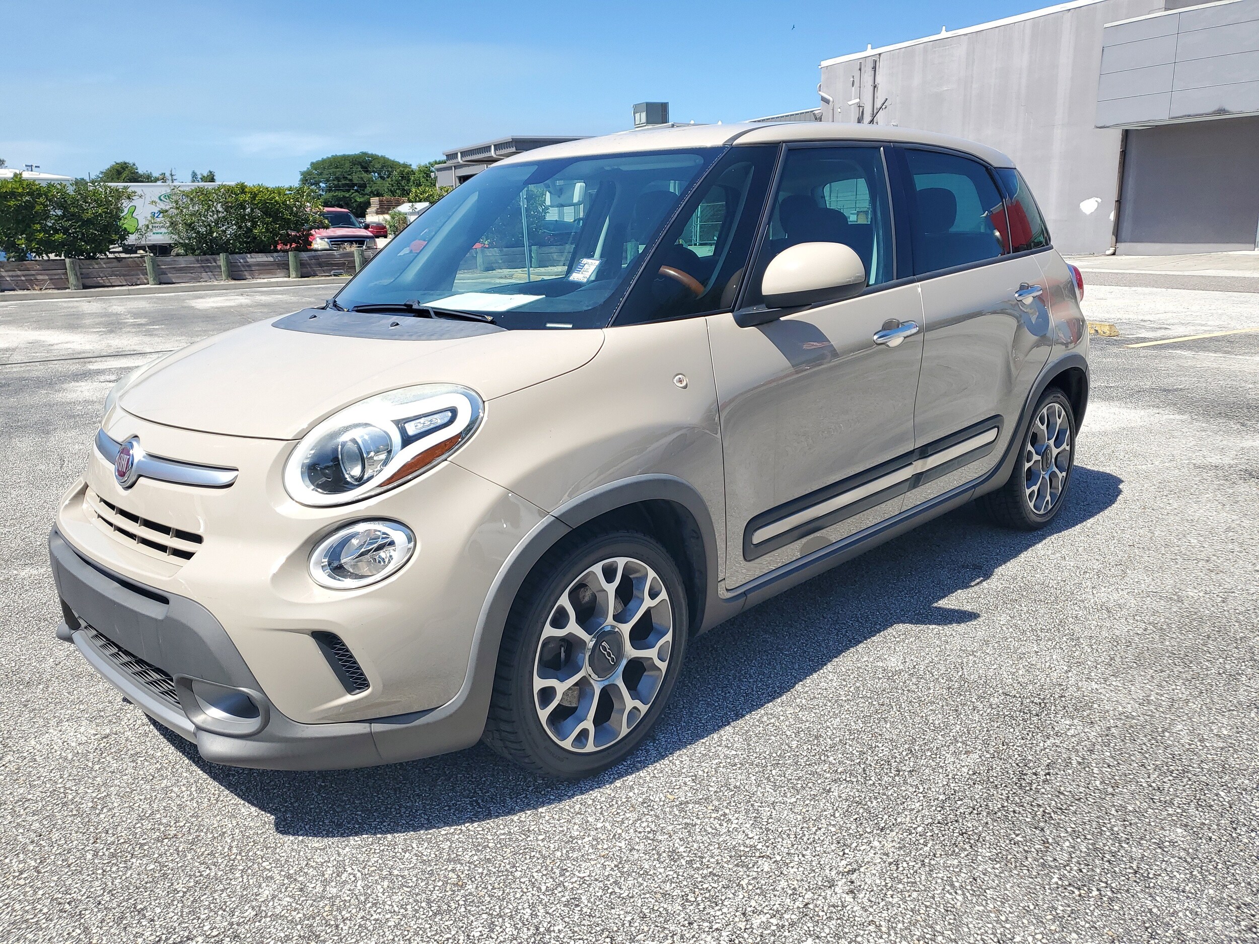 2014 Fiat 500L Trekking photo 2