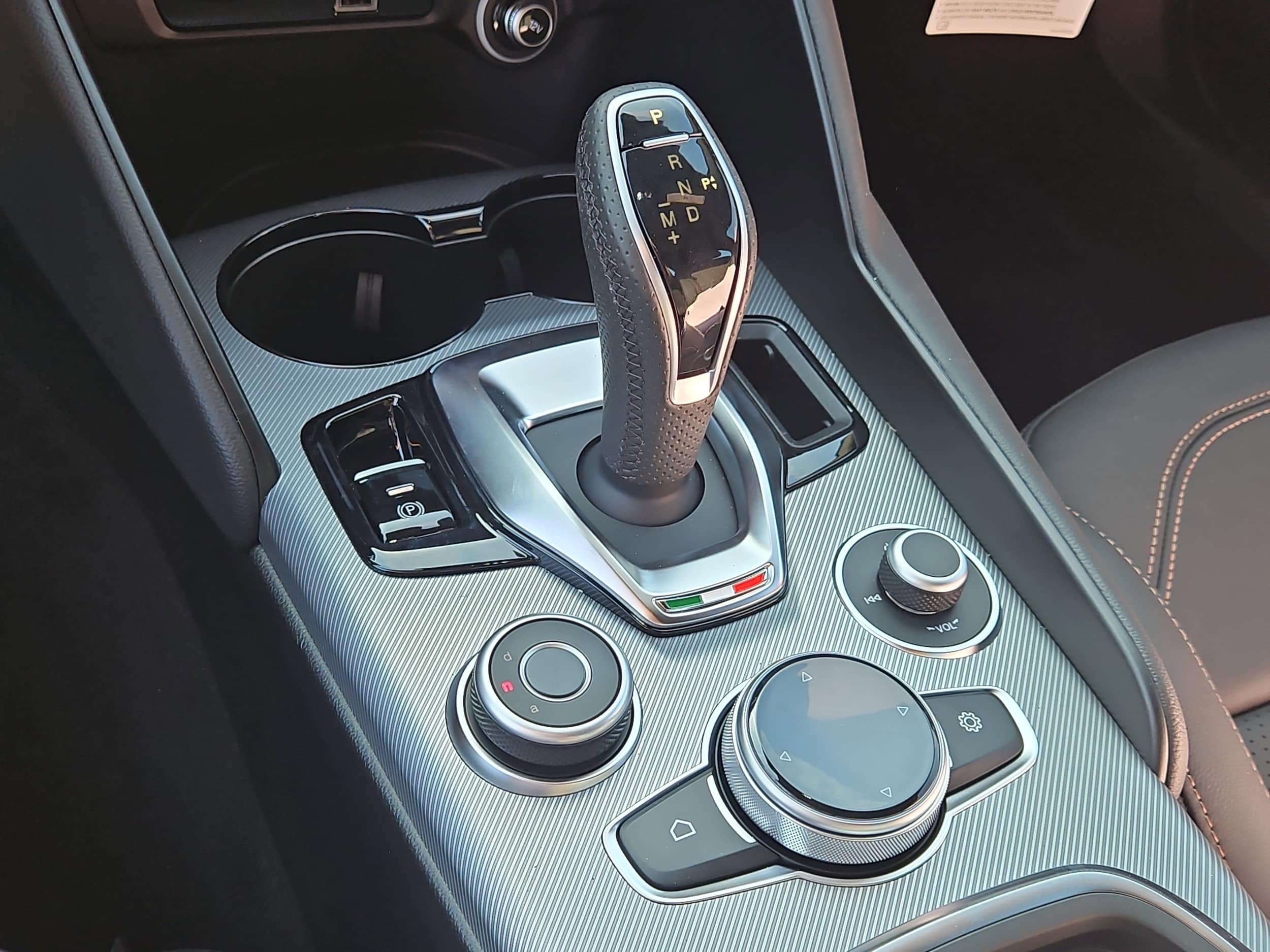 2025 Alfa Romeo Giulia Intensa - Photo 12
