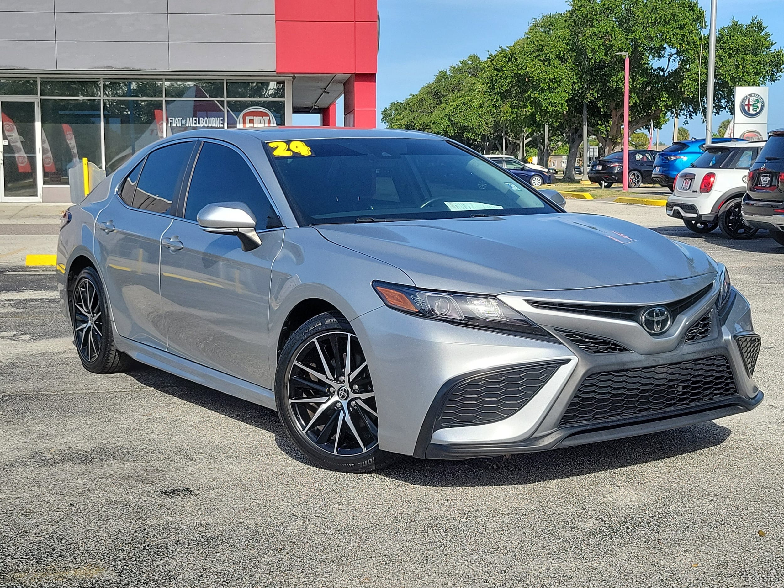 2024 Toyota Camry SE's photo
