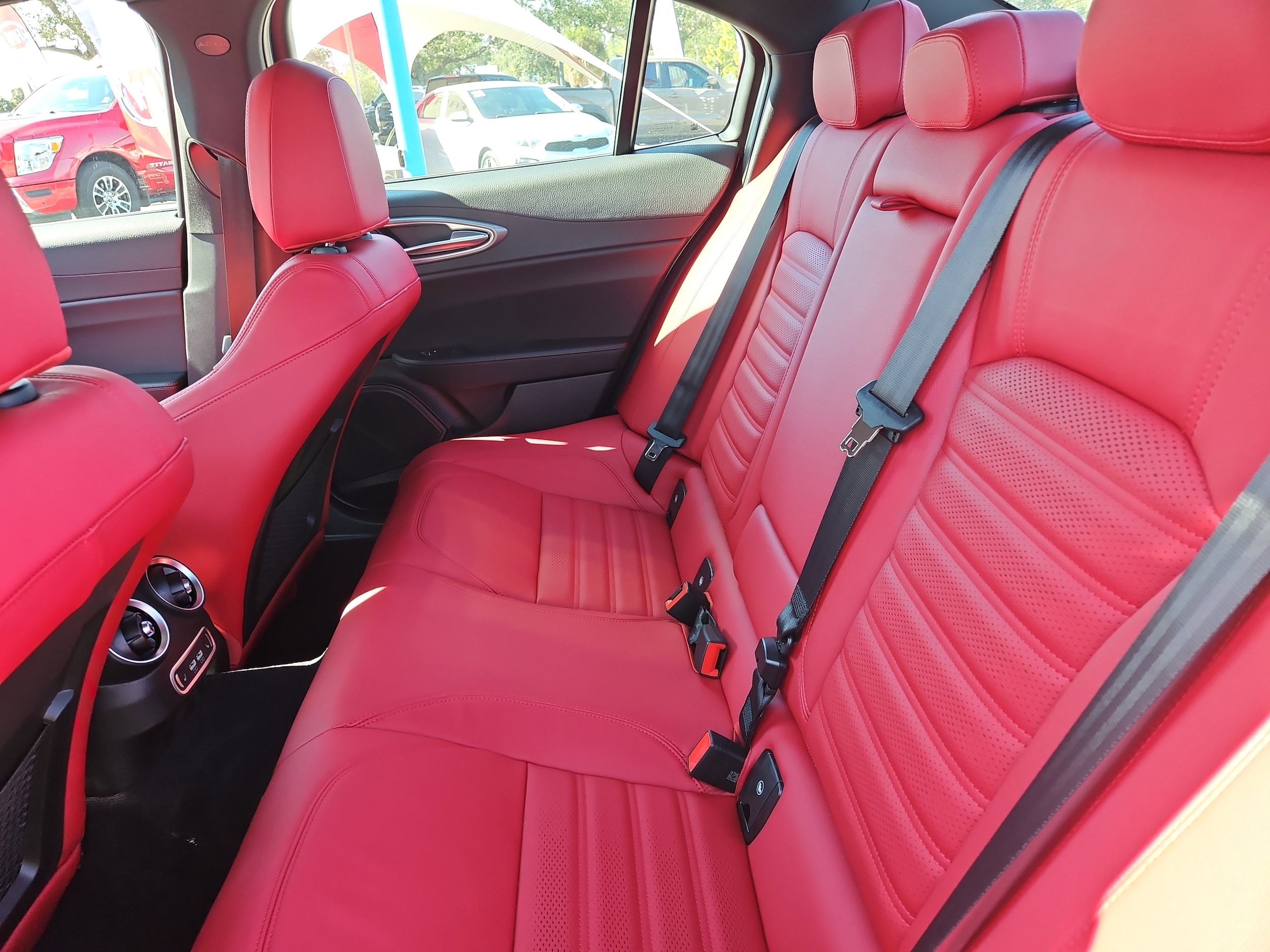 2025 Alfa Romeo Giulia Base - Photo 10
