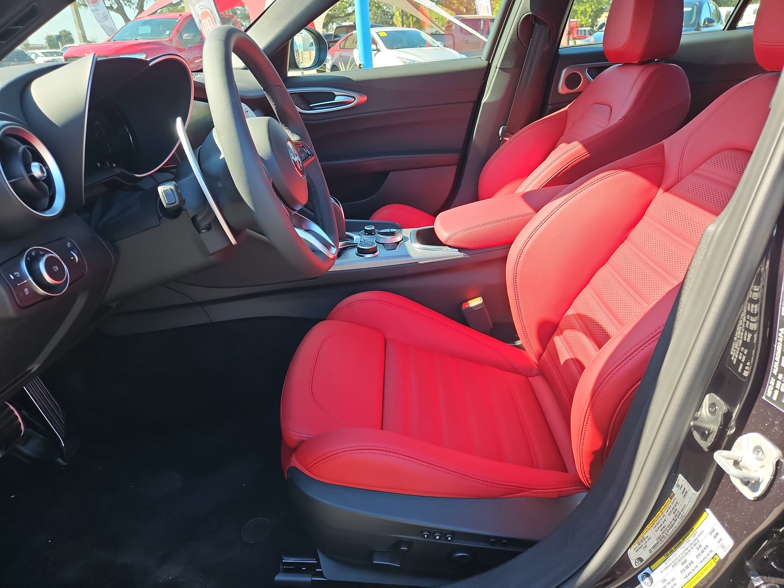 2025 Alfa Romeo Giulia Base - Photo 12