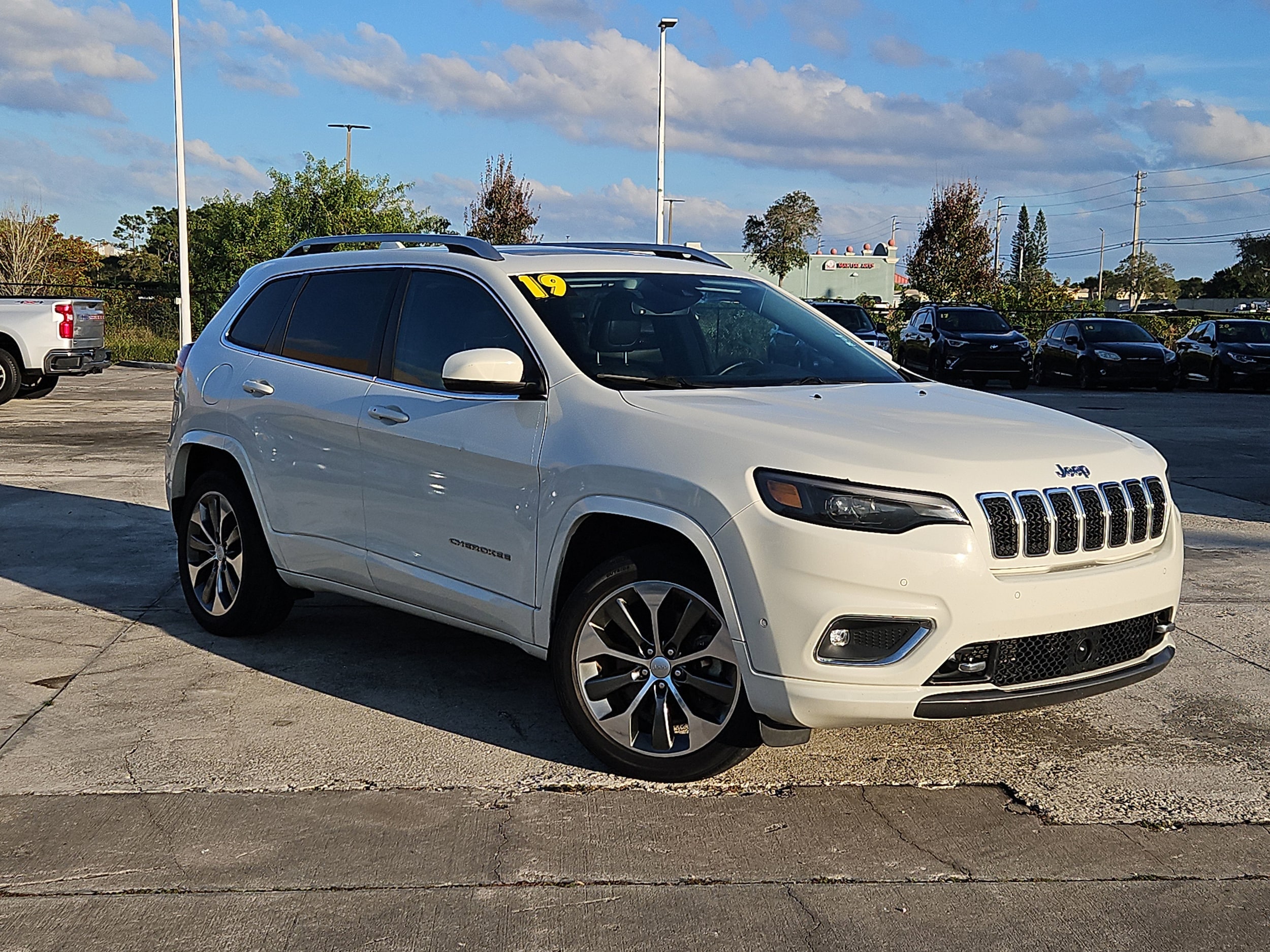 2019 Jeep Cherokee Overland's photo