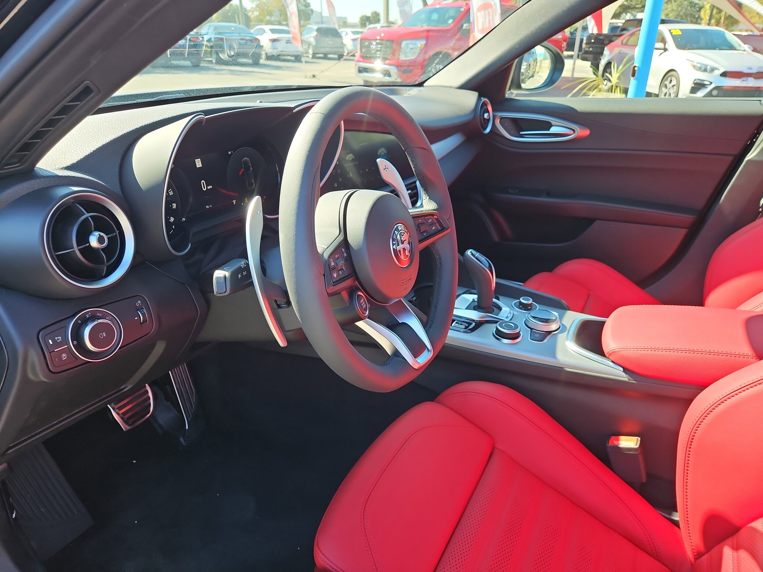 2025 Alfa Romeo Giulia Base - Photo 11