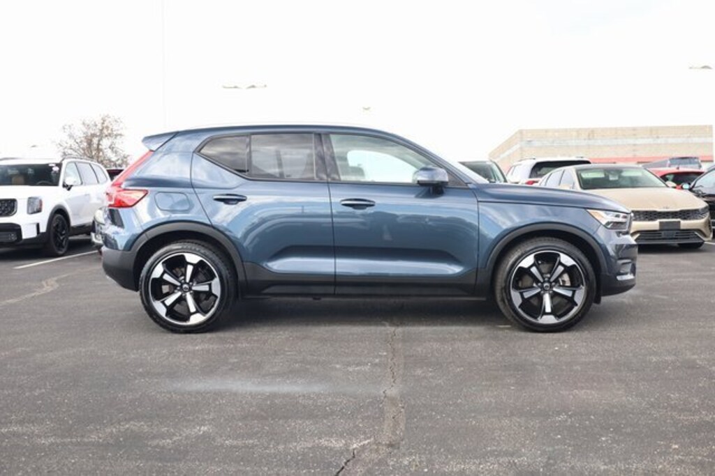 Used 2021 Volvo XC40 T5 Momentum SUV