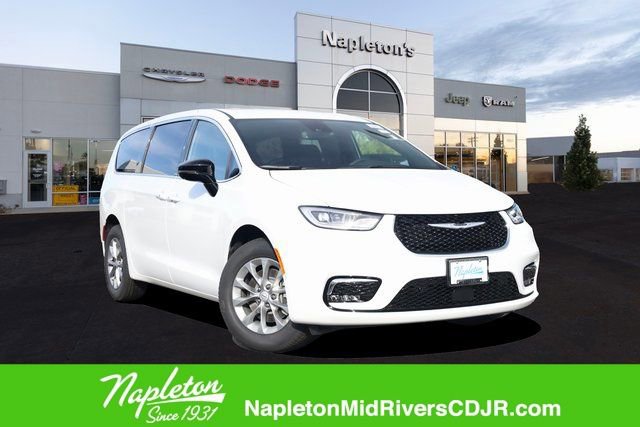2026 Chrysler Pacifica Select AWD's photo