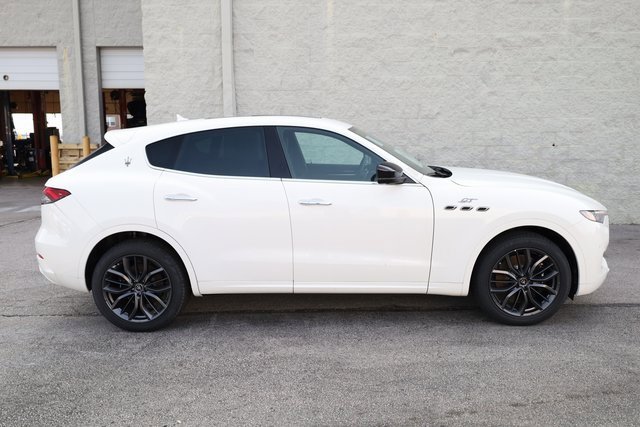 2024 Maserati Levante GT photo 3