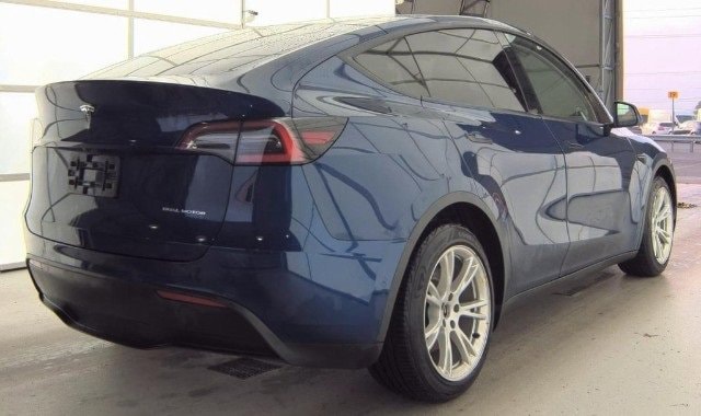 Used 2021 Tesla Model Y Long Range with VIN 5YJYGDEE6MF066764 for sale in St. Peters, MO