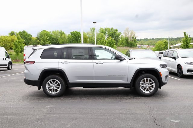 2025 Jeep Grand Cherokee Laredo photo 4
