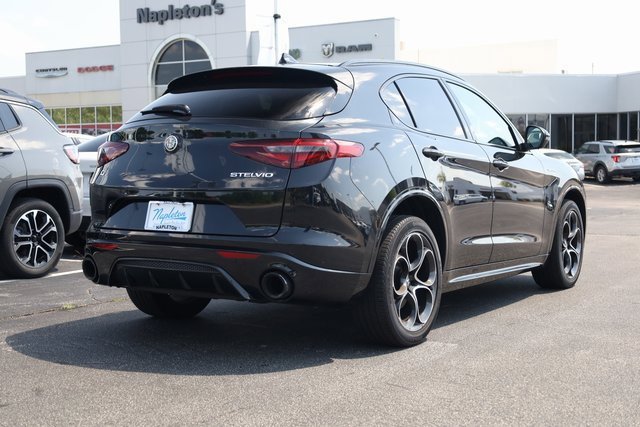 2022 Alfa Romeo Stelvio Ti photo 4