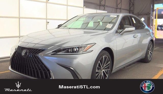 2024 Lexus ES Hybrid 300h's photo