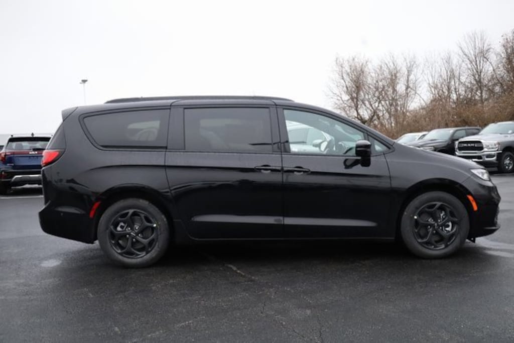 New 2025 Chrysler Pacifica Hybrid Premium S Appearance Pkg Hybrid Premium S Appearance Pkg FWD