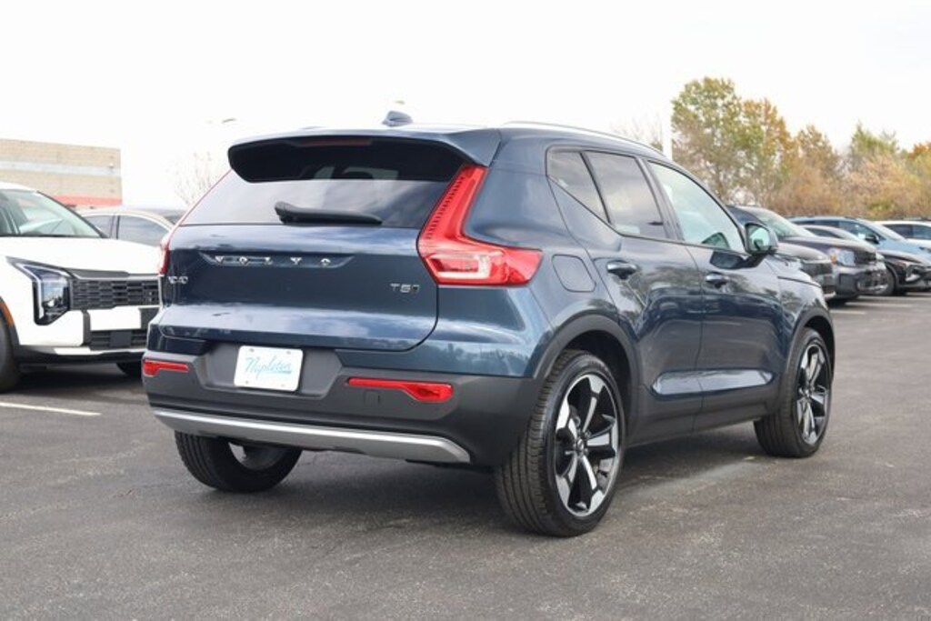 Used 2021 Volvo XC40 T5 Momentum SUV