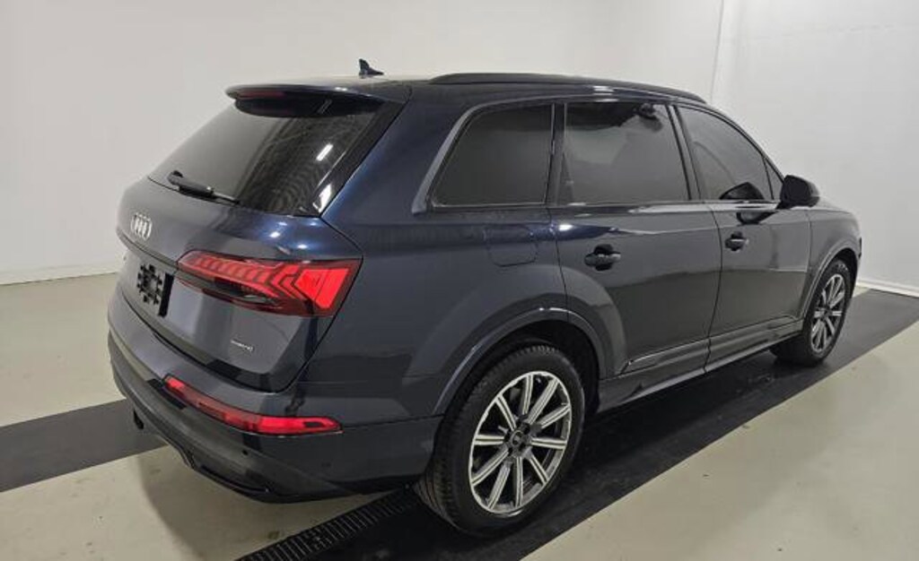 Used 2024 Audi Q7 45 Premium SUV