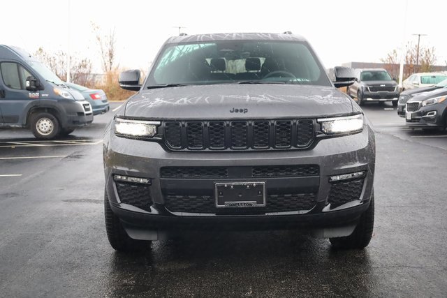 2025 Jeep Grand Cherokee Limited photo 3