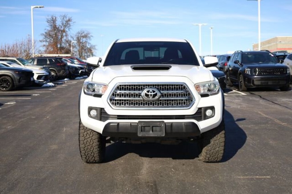 Used 2017 Toyota Tacoma Truck Double Cab