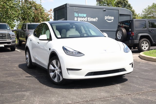 Used 2021 Tesla Model Y Long Range with VIN 5YJYGDEE9MF075121 for sale in Oakbrook Terrace, IL