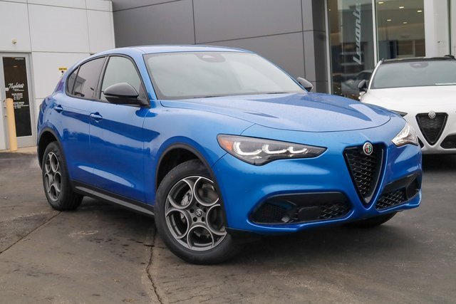 2025 Alfa Romeo Stelvio Sprint photo 2