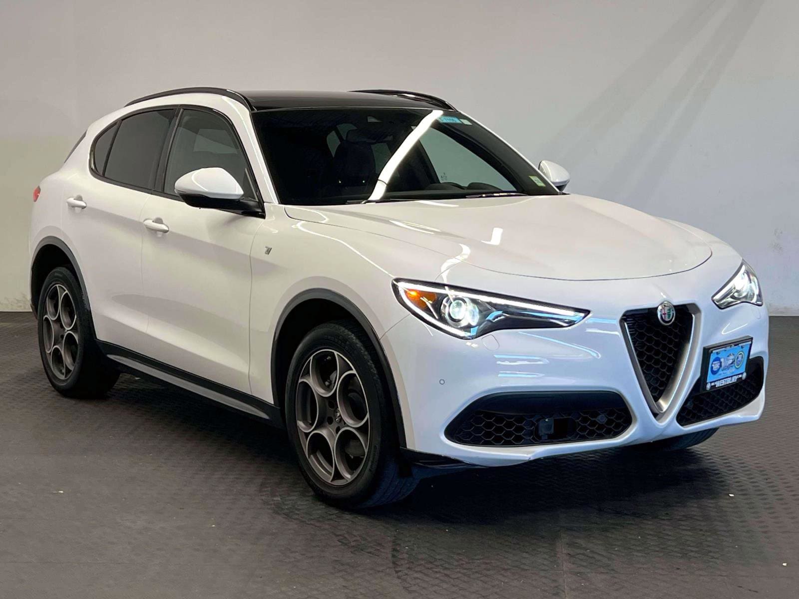 2023 Alfa Romeo Stelvio Ti AWD's photo