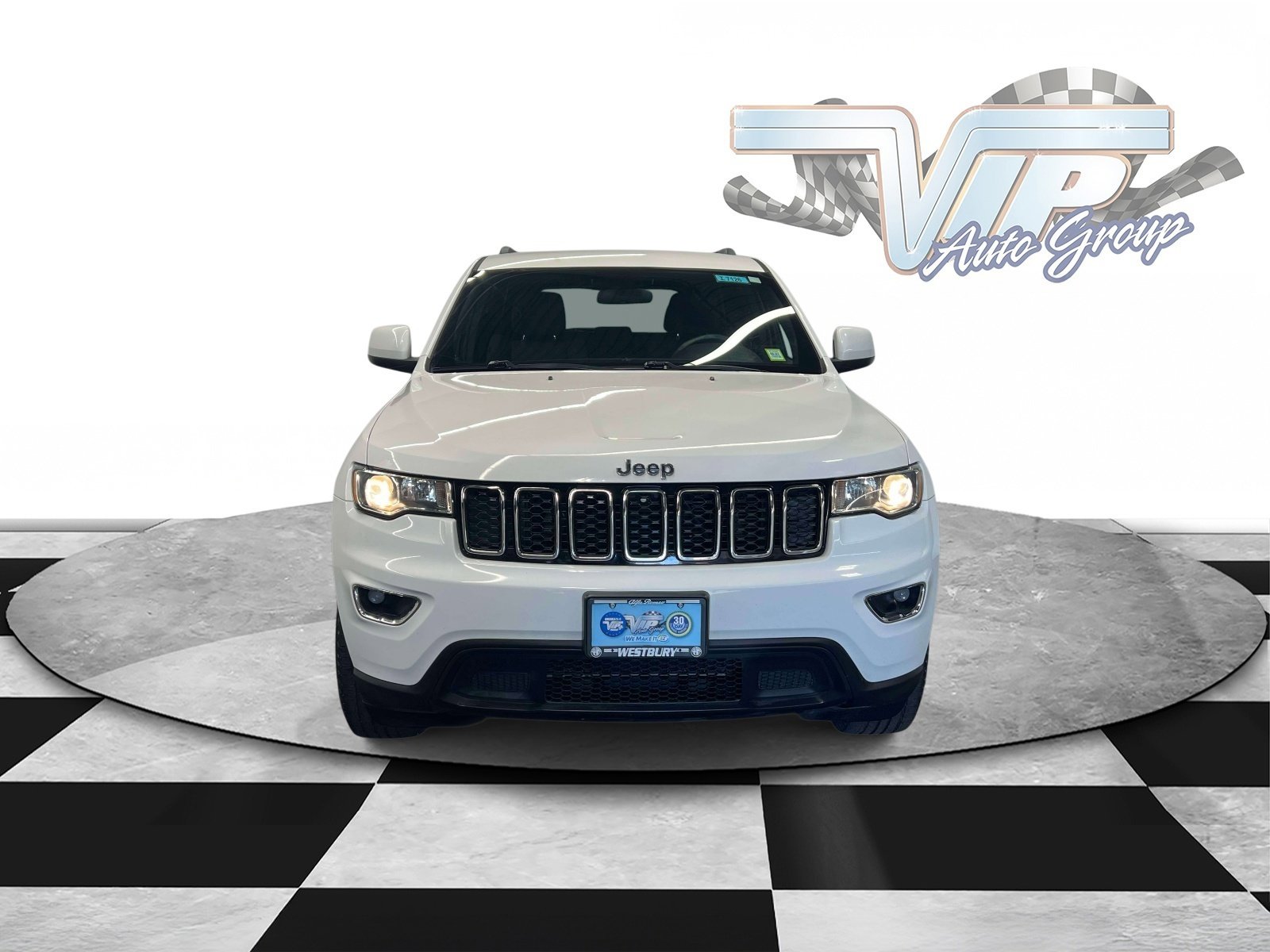 Used 2019 Jeep Grand Cherokee Laredo E with VIN 1C4RJFAG4KC767449 for sale in Westbury, NY