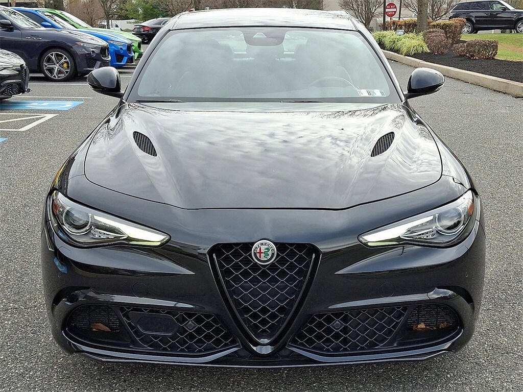 2023 Alfa Romeo Giulia Quadrifoglio photo 2